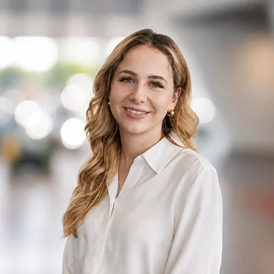 Samantha Wilhelm zugeschnitten